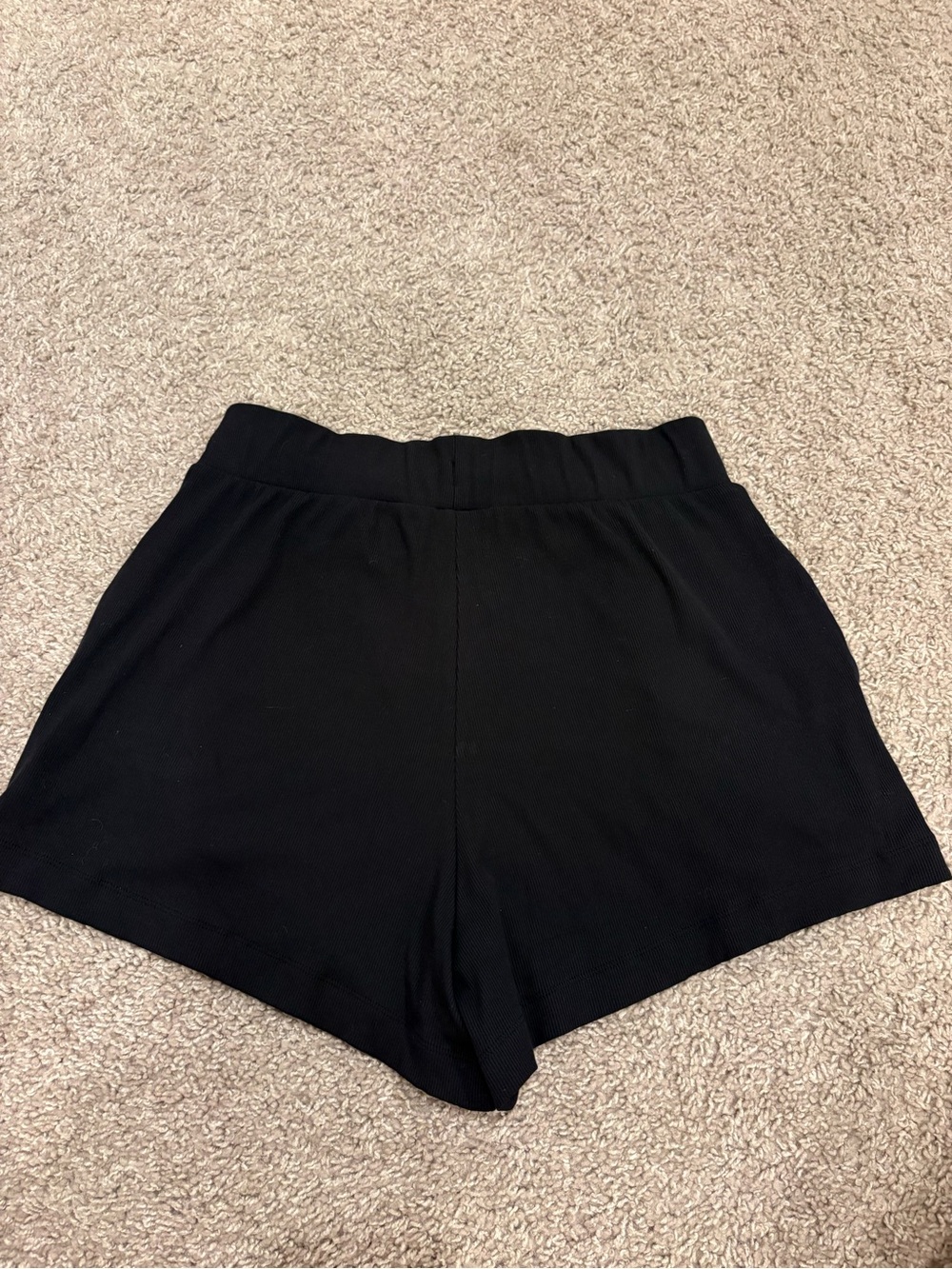 Vuori Pose Shorts - Picture 5 of 5